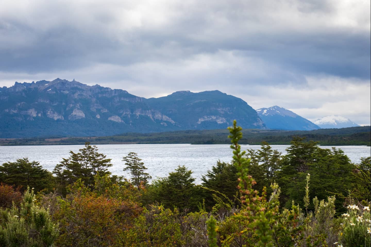 🌊 Lago Aníbal Pinto: Un Tesoro de Origen Glaciar en Puerto Natales